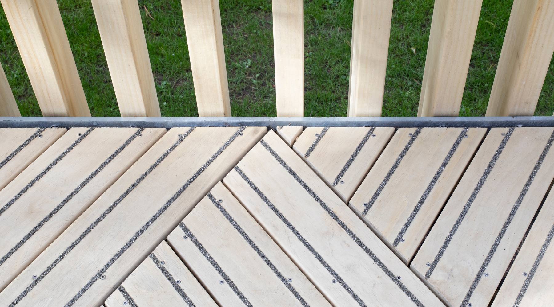 Solution de terrasse alternative de Gripsure fabriquée avec du bois Accoya innovant